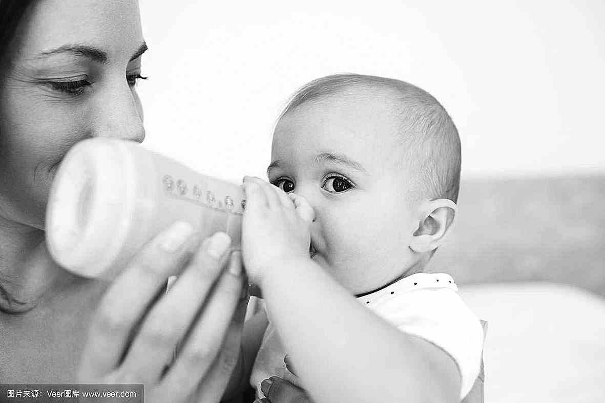 面对美食宝宝们的反应大不相同 早日摆脱过敏宝宝安心成长 最近几年，宝宝对牛奶蛋白过敏的病例似乎越来越常见了。在此分享一些牛奶蛋白的常识，帮助大家科学应对，从而早